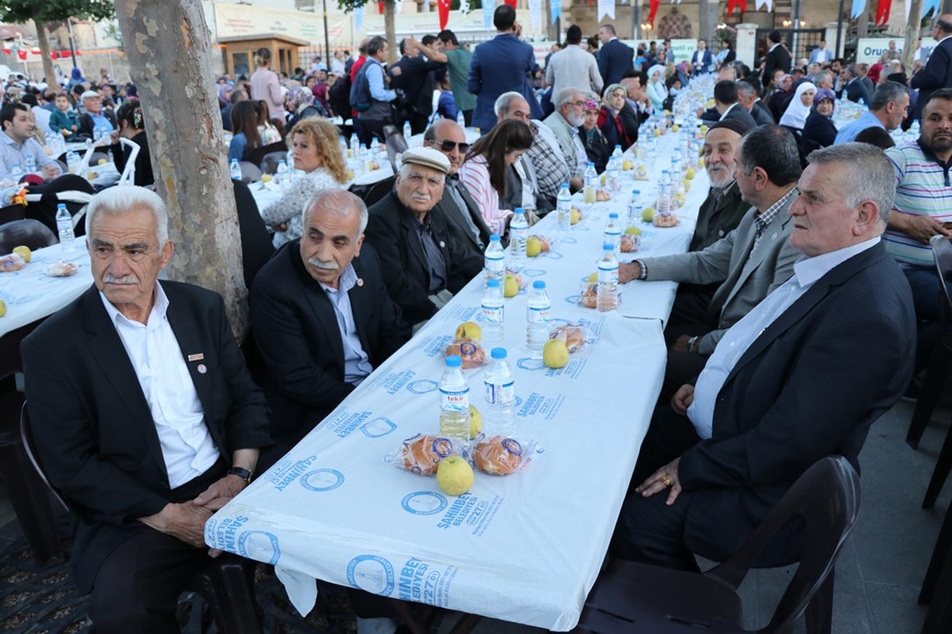 Gaziantep'te binlerce vatandaş orucunu birlikte açtı